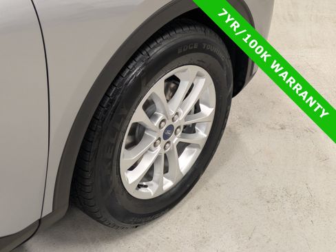 Used 2022 Ford Escape SE image 12