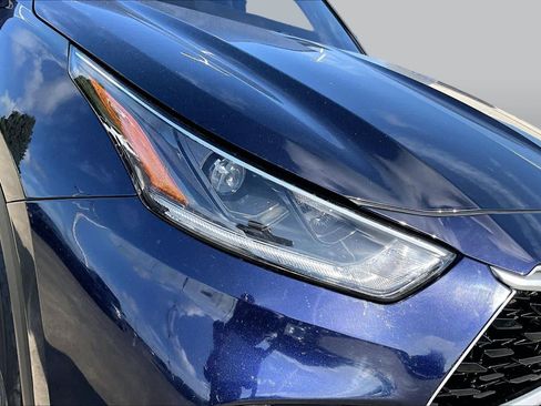 Used 2021 Toyota Highlander XLE FWD image 26