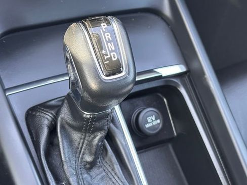 Used 2018 Volvo XC60 T6 Momentum w/ Advanced Package image 15