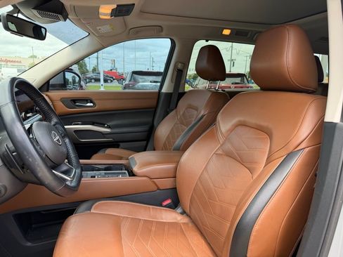Used 2023 Nissan Pathfinder Platinum FWD image 9