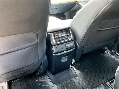 Used 2022 Subaru Ascent Premium w/ Convenience Package image 29