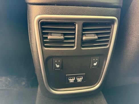 Used 2019 Chrysler 300 Limited RWD image 26