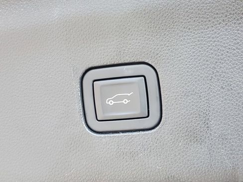 Used 2024 Buick Enclave Essence w/ Sport Touring Edition image 8