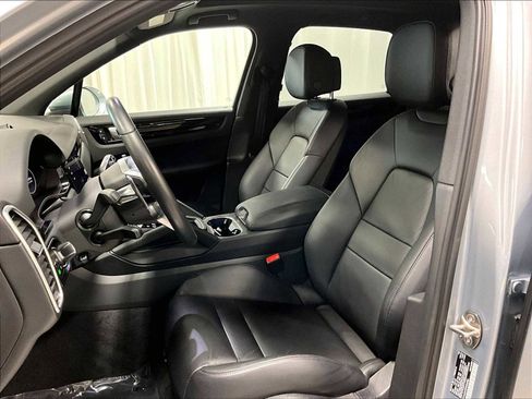 Used 2023 Porsche Cayenne image 8