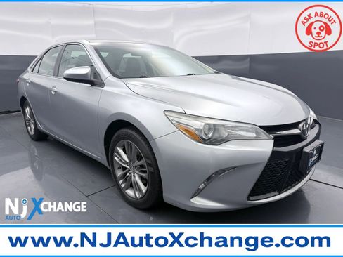 Used 2015 Toyota Camry SE FWD image 1