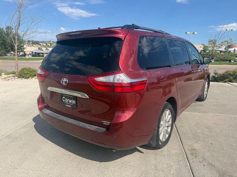 Used 2017 Toyota Sienna Limited AWD/4WD image 7