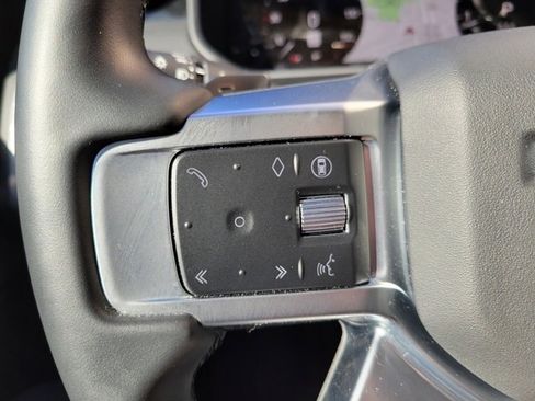 Used 2024 Land Rover Discovery S image 28