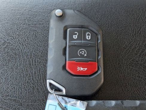 Used 2021 Jeep Gladiator Sport image 33