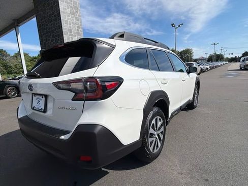 Used 2025 Subaru Outback Premium AWD/4WD image 6