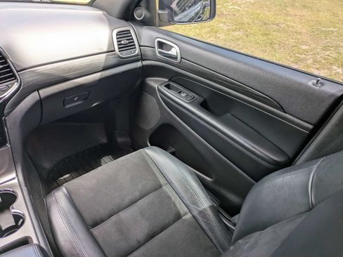 Used 2019 Jeep Grand Cherokee Altitude RWD image 17