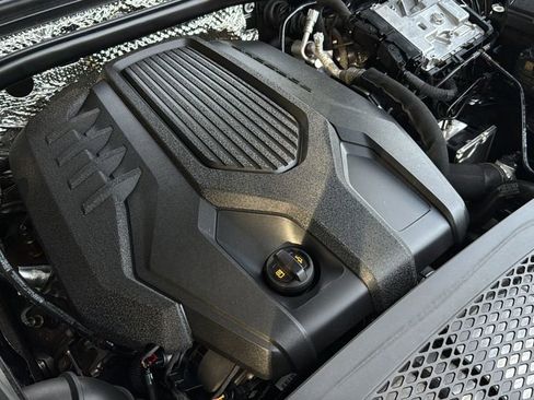 Certified 2023 Porsche Macan image 19