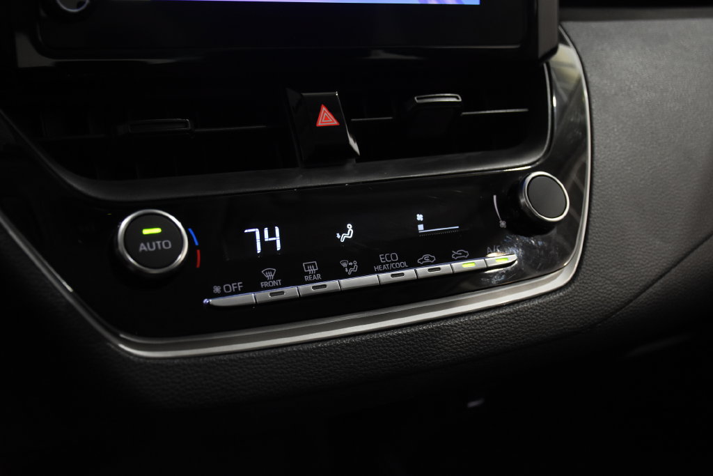Used 2025 Toyota Corolla LE FWD image 21