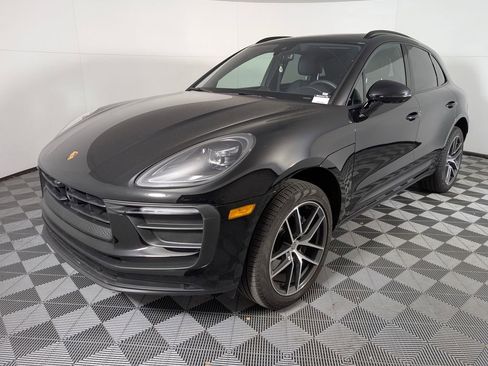 Certified 2025 Porsche Macan image 1