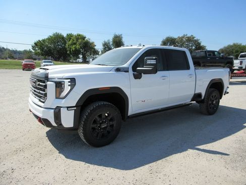 New 2026 GMC Sierra 2500 AT4 w/ AT4 Premium Plus Package AWD/4WD image 9