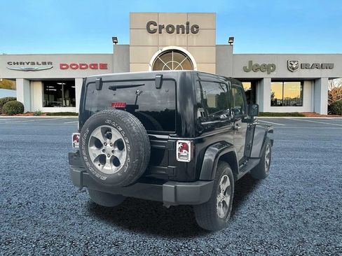 Used 2018 Jeep Wrangler Sahara w/ Connectivity Group AWD/4WD image 3