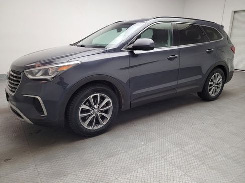 Used 2017 Hyundai Santa Fe SE image 2