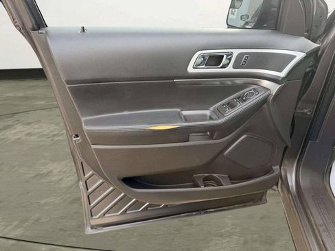 Used 2015 Ford Explorer XLT w/ Equipment Group 202A AWD/4WD image 14