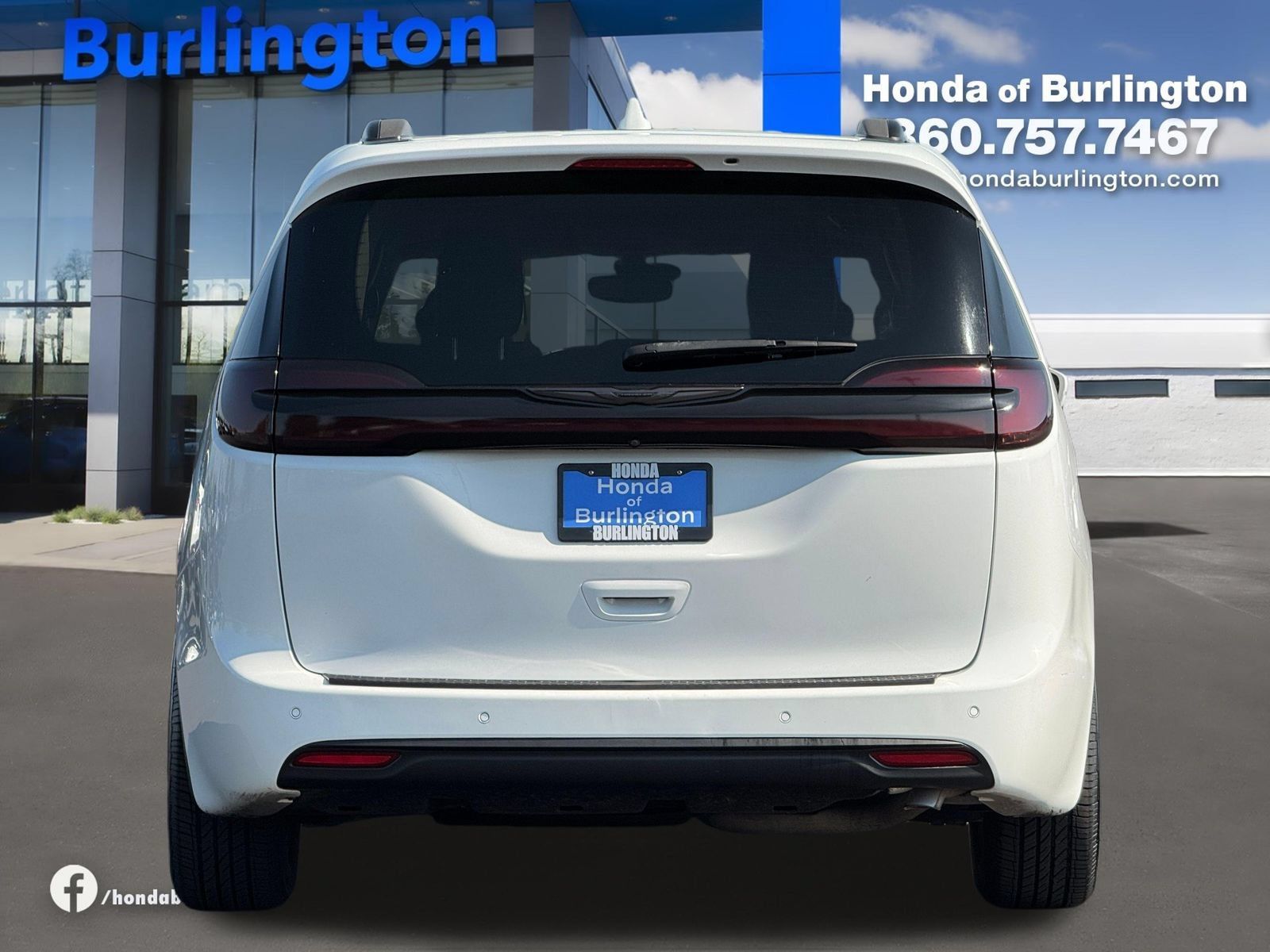 Used 2022 Chrysler Pacifica Touring-L FWD image 5