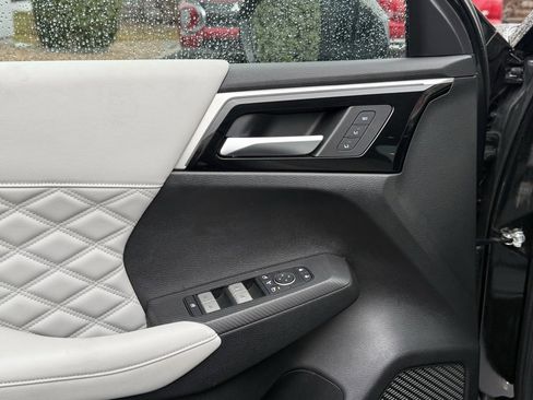 Used 2023 Mitsubishi Outlander SEL image 9