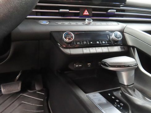 Used 2024 Hyundai Elantra SEL FWD image 50