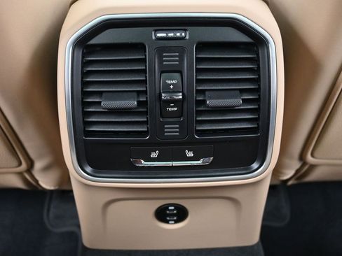 Certified 2026 Porsche Macan AWD/4WD image 8