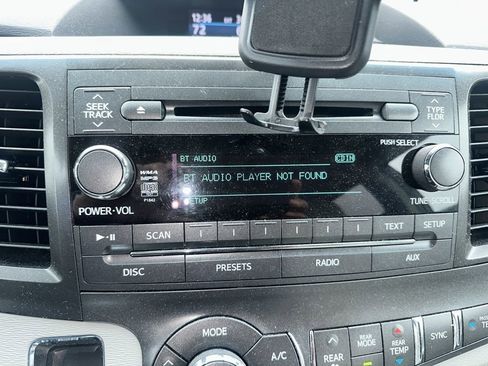 Used 2013 Toyota Sienna XLE image 38