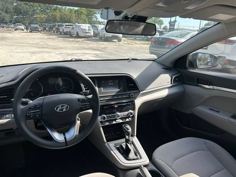 Used 2020 Hyundai Elantra SE FWD image 14