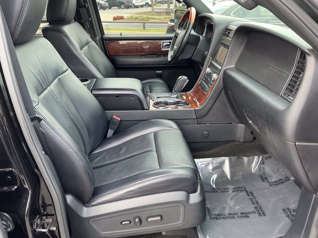 Used 2017 Lincoln Navigator Select AWD/4WD image 24