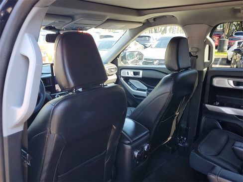 Used 2022 Ford Explorer Limited w/ Limited Technology Package image 13