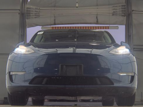Used 2022 Tesla Model Y Long Range image 2