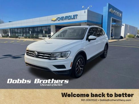 Used 2021 Volkswagen Tiguan SE w/ Panoramic Sunroof Package FWD image 3