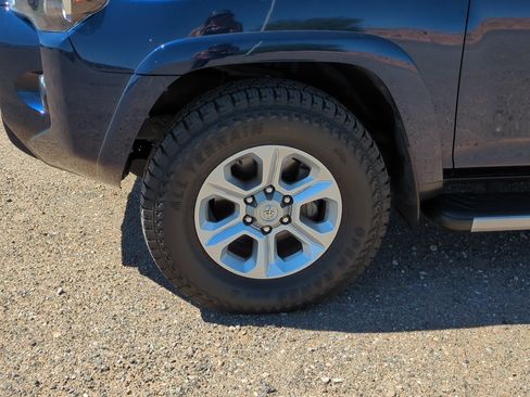 Used 2017 Toyota 4Runner SR5 Premium AWD/4WD image 10