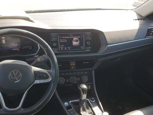 Used 2024 Volkswagen Jetta SE image 18