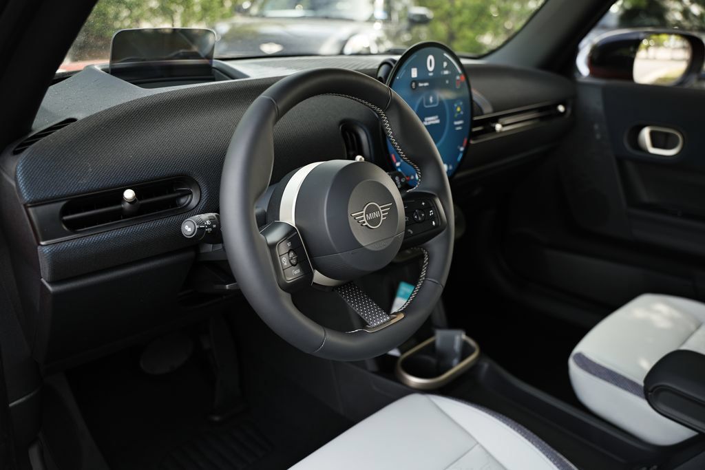 New 2026 MINI Cooper 2-Door Hardtop FWD image 18