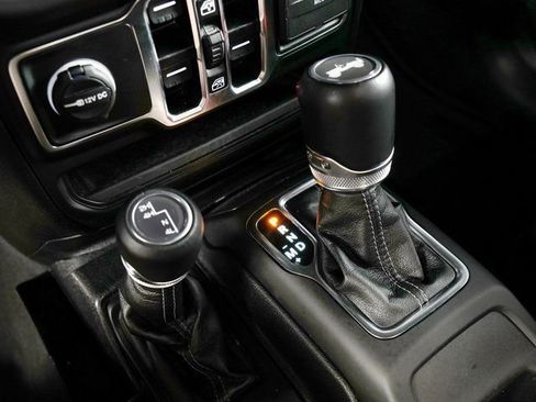 Used 2025 Jeep Wrangler Unlimited Sahara w/ Technology Group AWD/4WD image 21