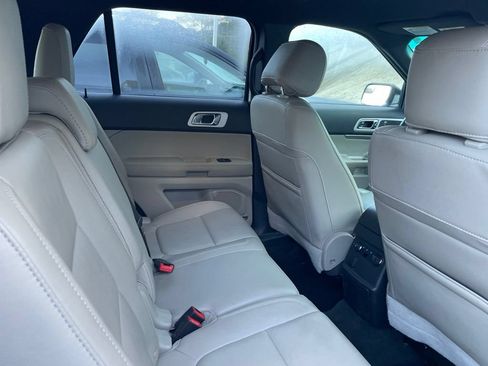 Used 2015 Ford Explorer XLT w/ Equipment Group 202A AWD/4WD image 12
