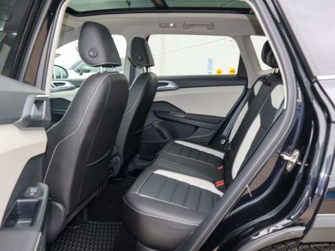 Certified 2025 Volkswagen Taos SEL image 15