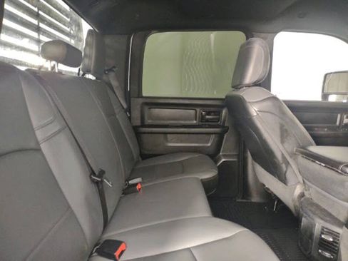 Used 2024 RAM 2500 Tradesman w/ Chrome Appearance Group AWD/4WD image 18