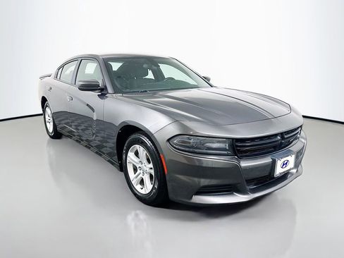 Used 2020 Dodge Charger SXT RWD image 3