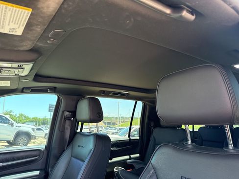 Used 2022 GMC Yukon XL Denali AWD/4WD image 17