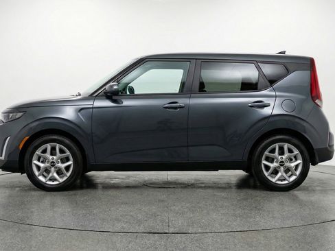 Used 2025 Kia Soul LX w/ LX Technology Package image 5