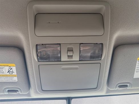 Used 2020 Nissan Frontier SV w/ Midnight Edition Floor Mats image 25