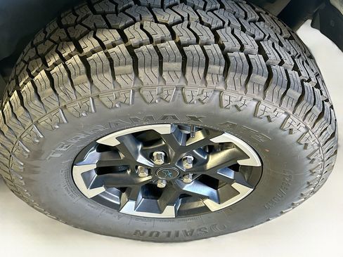 Used 2024 Jeep Wrangler Unlimited Rubicon 4xe AWD/4WD image 11