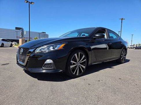 Used 2022 Nissan Altima 2.5 SR FWD image 2