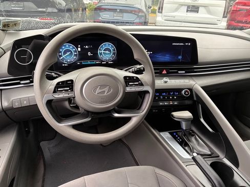 Used 2024 Hyundai Elantra SEL FWD image 22