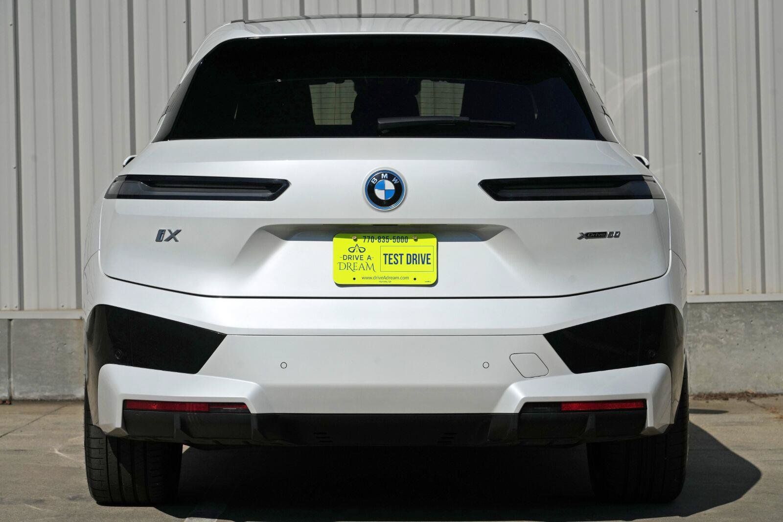 Used 2022 BMW iX xDrive50 w/ Premium Package AWD/4WD image 10