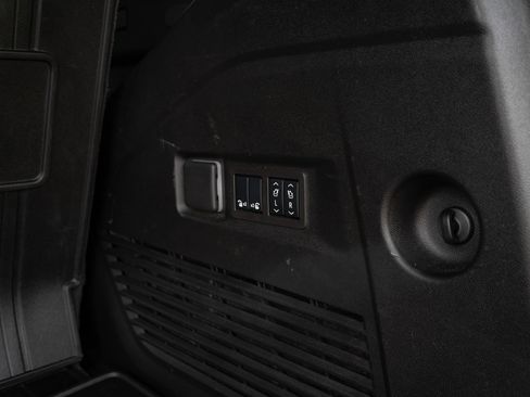Used 2024 GMC Yukon Denali Ultimate AWD/4WD image 18