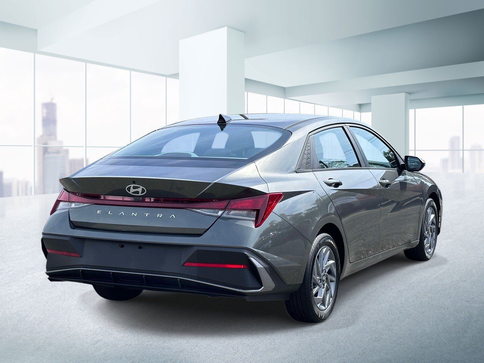 Used 2024 Hyundai Elantra SEL FWD image 4
