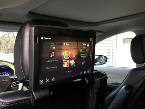 Used 2020 Chrysler Pacifica Limited w/ Advanced Safetytec Group image 9