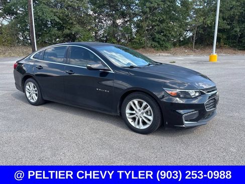 Used 2017 Chevrolet Malibu LT FWD image 1